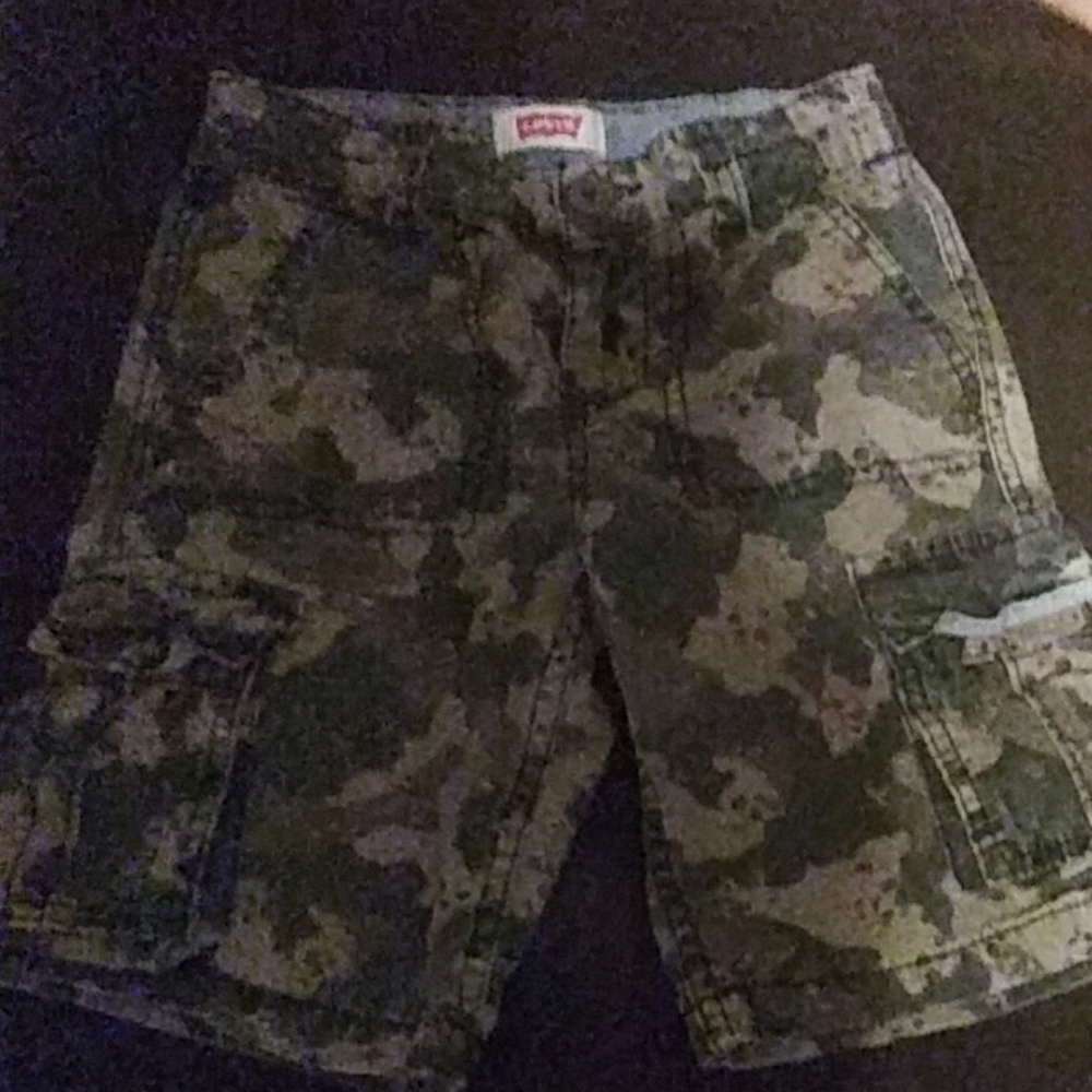 Levi's boys camo cargo shorts size 5 regular